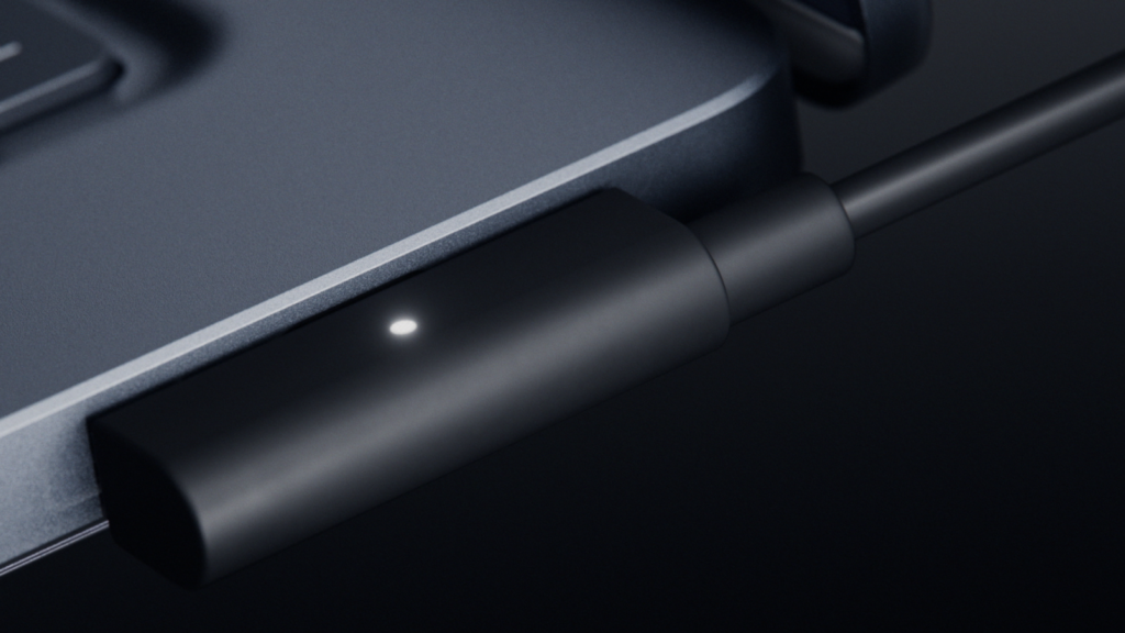 Surface Laptop Ultra: dettaglio del connettore magnetico USB-C