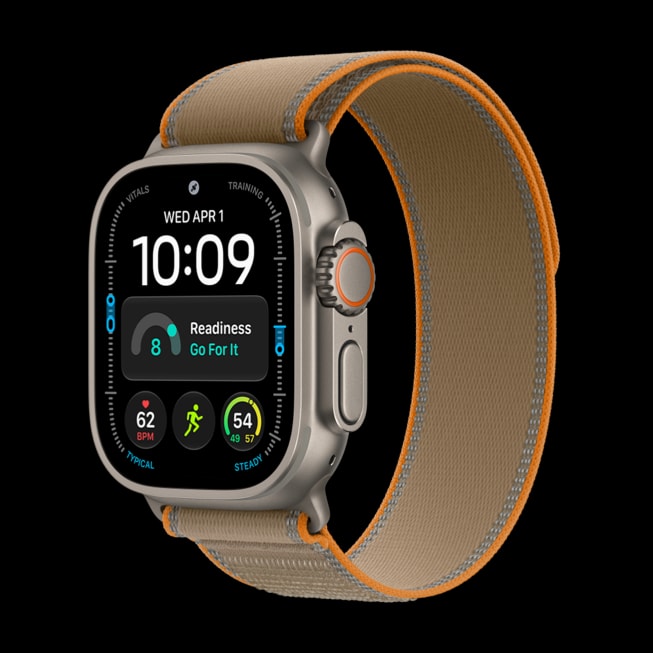 Apple Watch Ultra 4 in titanio naturale con Trail Loop sabbia.